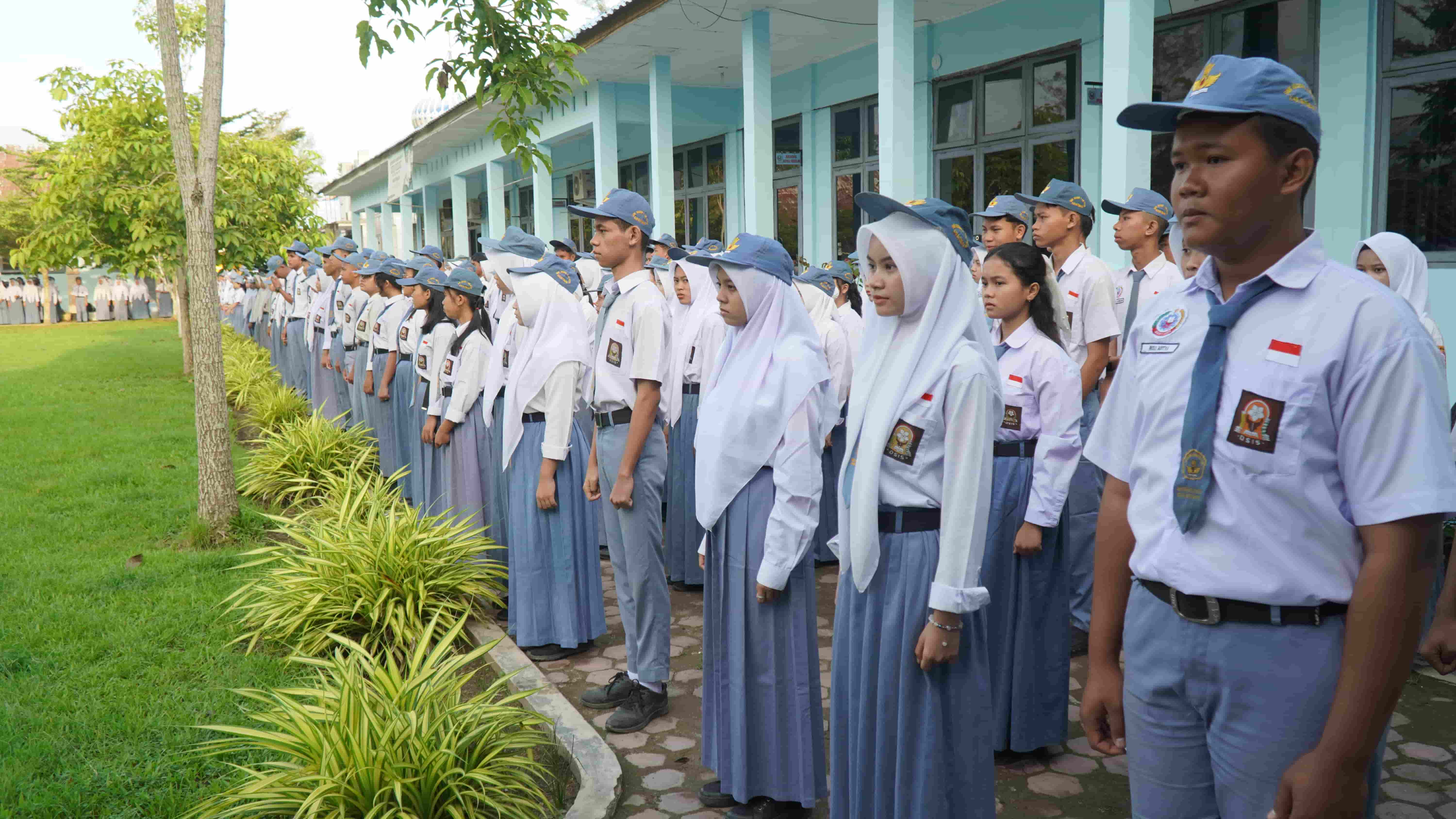 Bukan Sekadar Upacara! Ini Cara SMKN 1 Air Putih Nyalakan Semangat Semester Genap